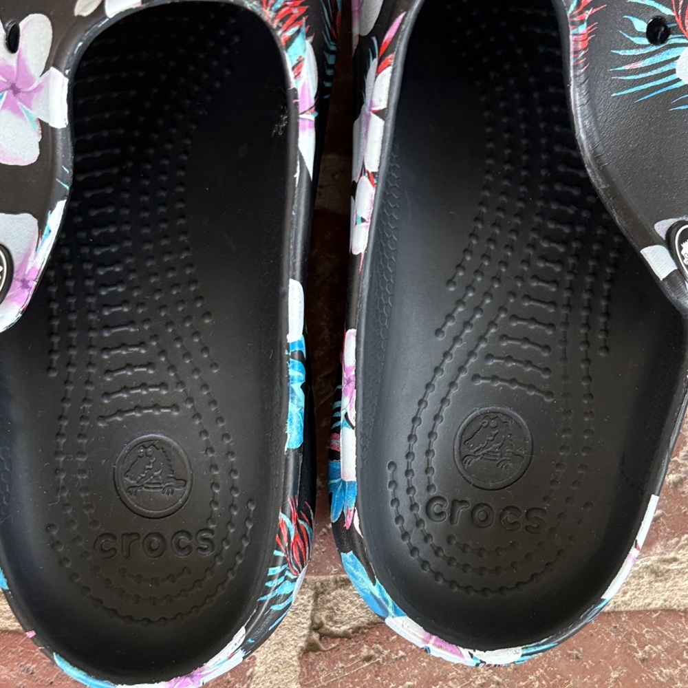 CROCS Black Floral Print Hawaiian Clogs with Colorful Accents - Picture 4 of 8